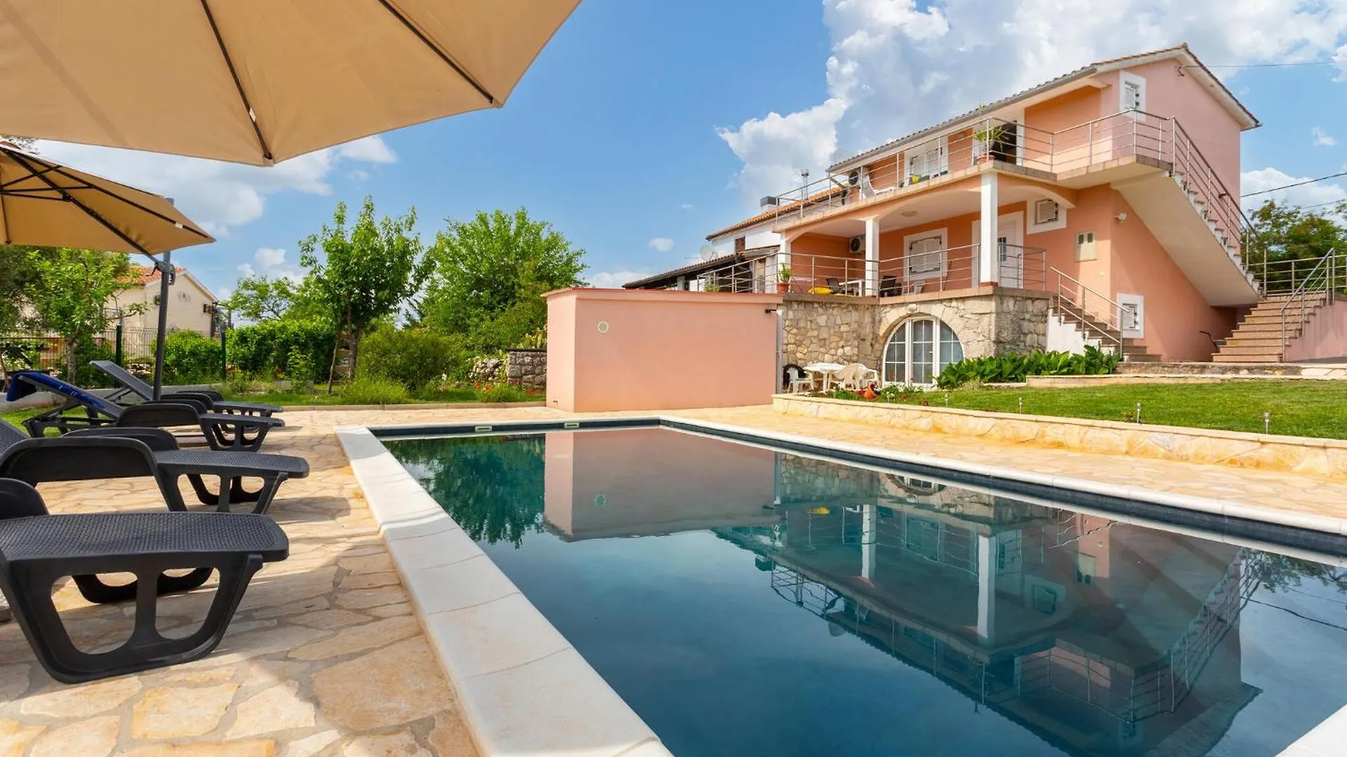 Pet Friendly Apartment In Malinska With Kitchen